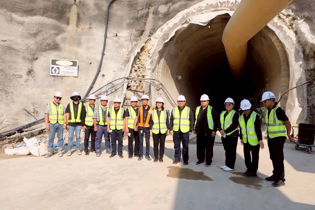 title - เลขาฯ ส.ป.ก. ลงพื้นที่ตรวจเยี่ยมวิสาหกิจชุมชนเกษตรวิถีพุทธ พร้อมตรวจติดตามความคืบหน้าการขอใช้ประโยชน์ในเขตปฏิรูปที่ดิน เพื่อดำเนินโครงการก่อสร้างทางรถไฟ